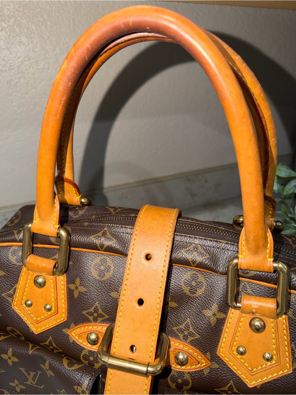Authentic Louis Vuitton Manhattan GM - Picture 5 of 15